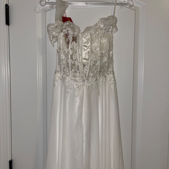 White dress - Picture 13 of 14